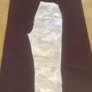 White leggings army print